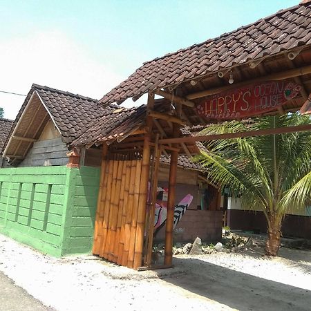 Harry'S Ocean House Watukarung Homestay Kalak Exteriör bild