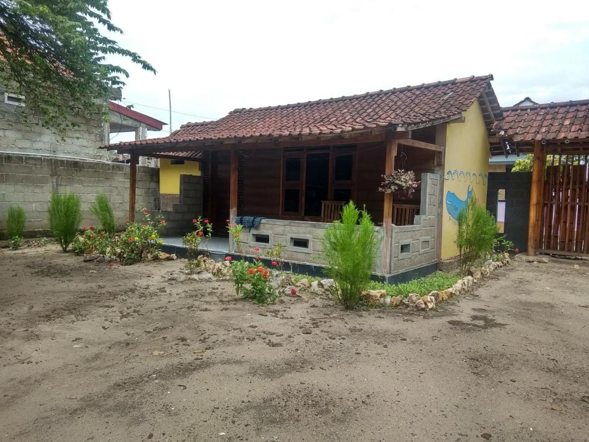 Harry'S Ocean House Watukarung Homestay Kalak Exteriör bild