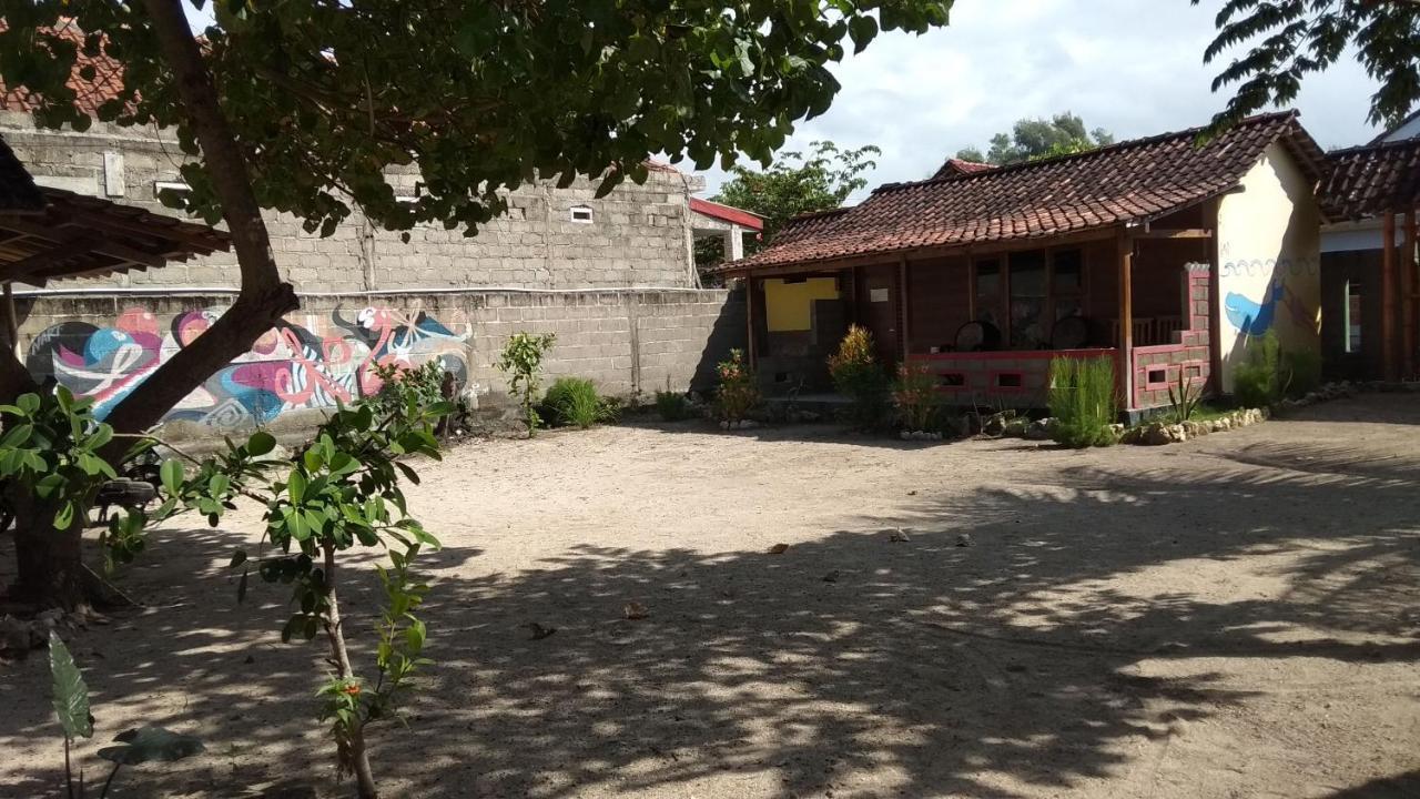 Harry'S Ocean House Watukarung Homestay Kalak Exteriör bild