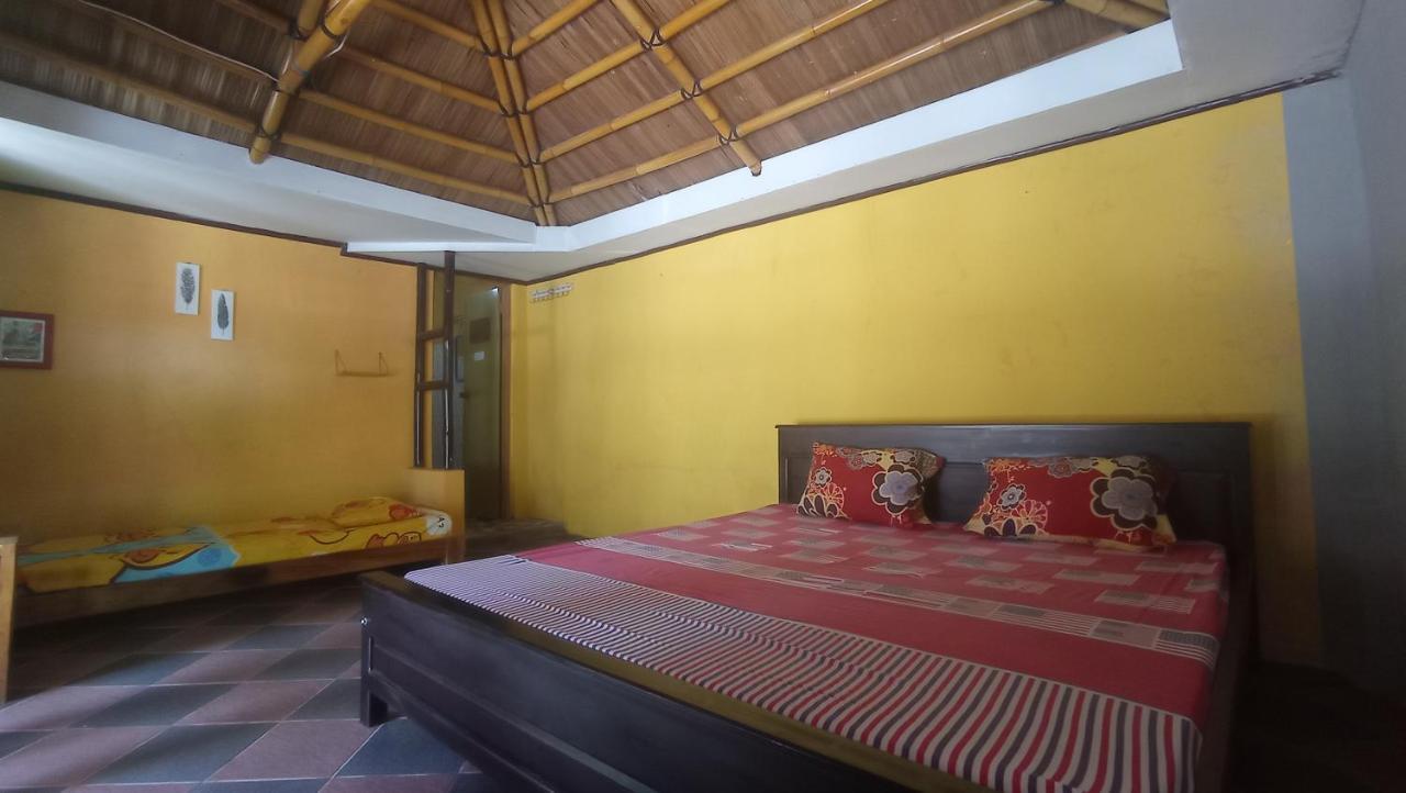 Harry'S Ocean House Watukarung Homestay Kalak Exteriör bild