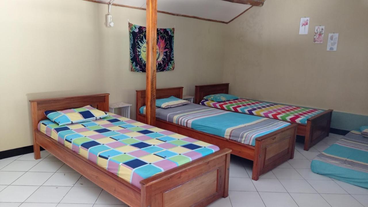 Harry'S Ocean House Watukarung Homestay Kalak Exteriör bild