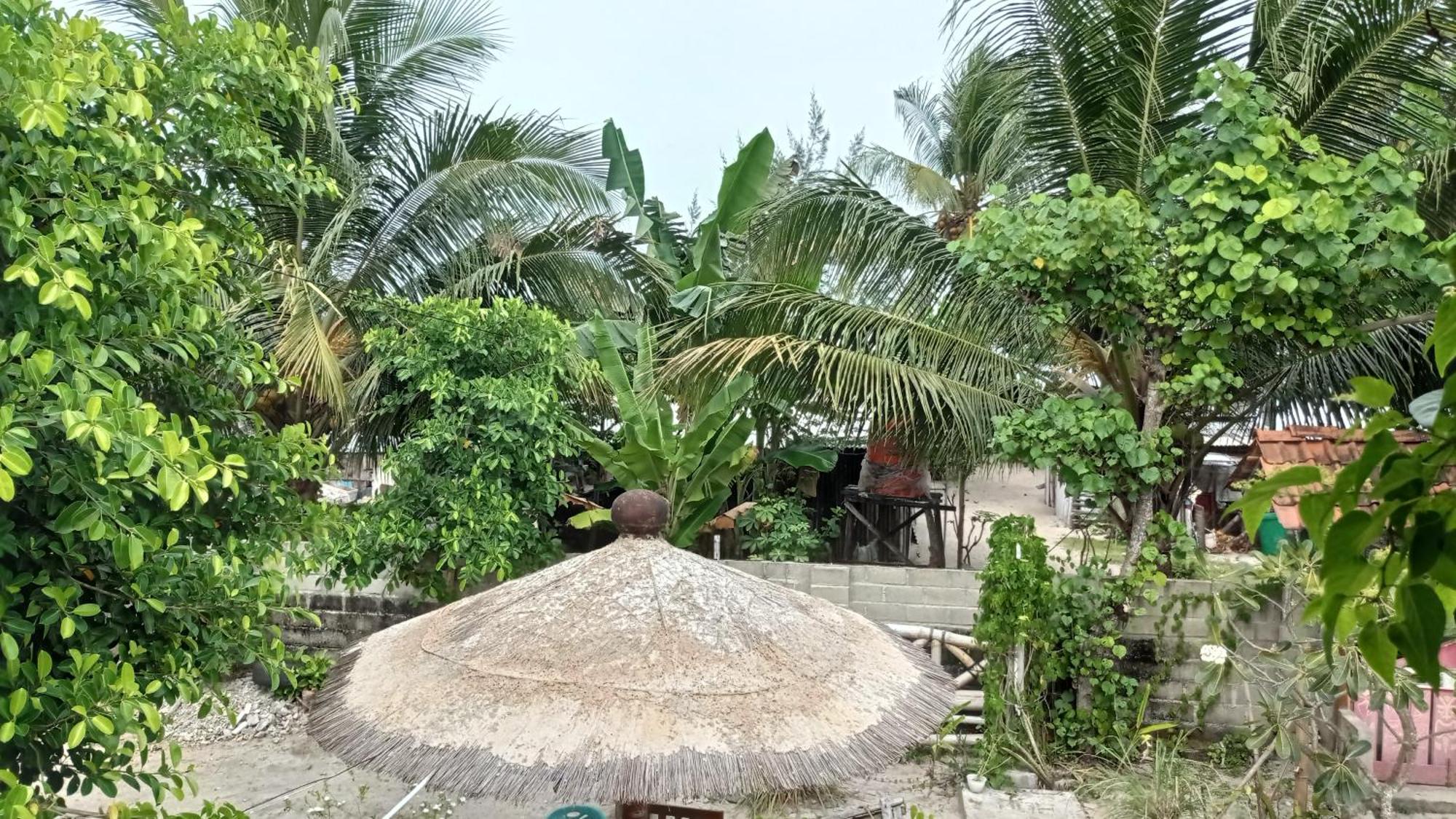 Harry'S Ocean House Watukarung Homestay Kalak Rum bild