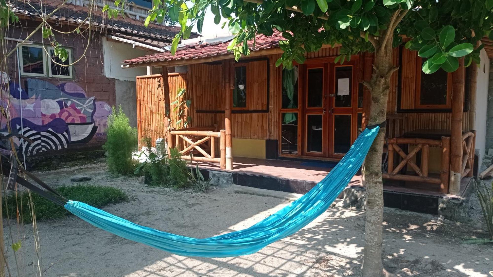 Harry'S Ocean House Watukarung Homestay Kalak Rum bild
