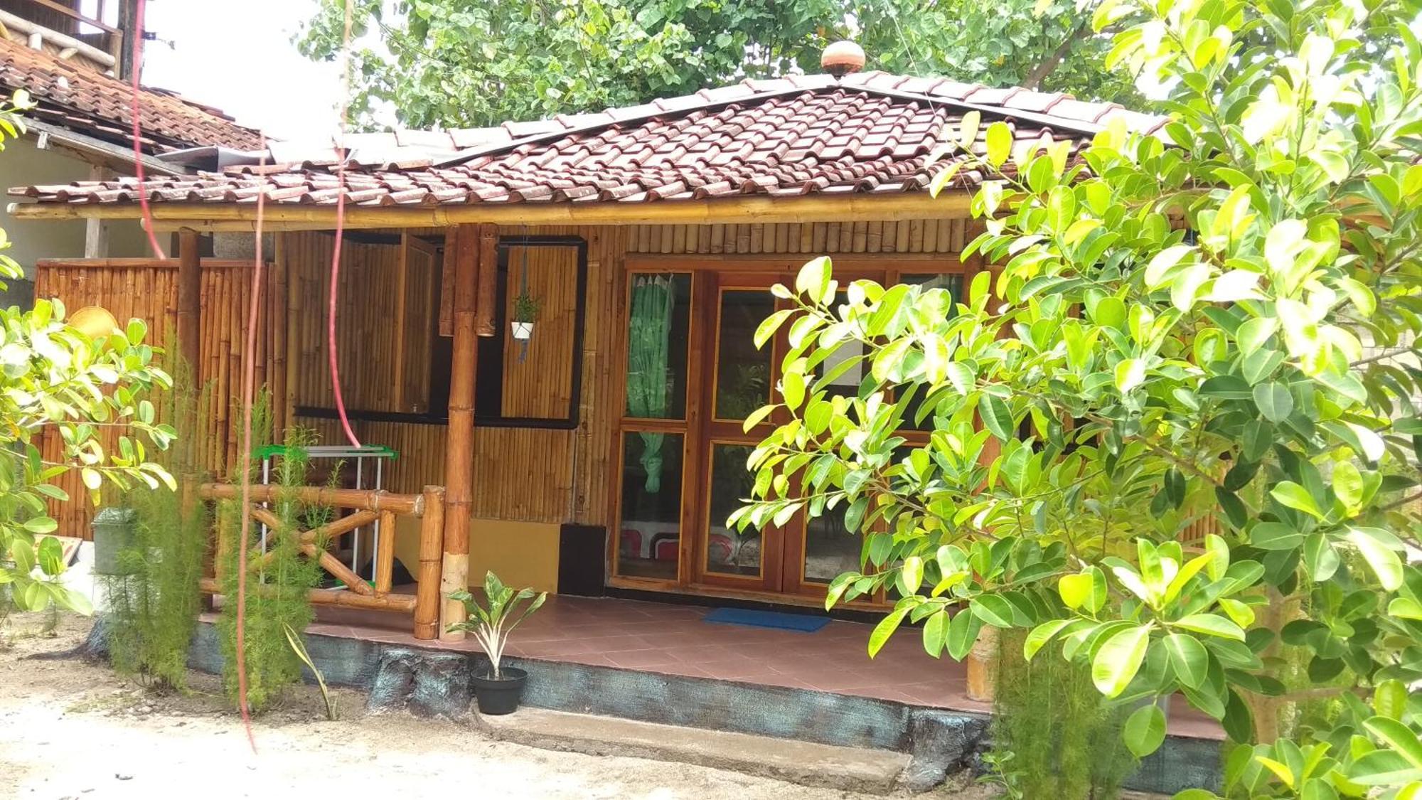 Harry'S Ocean House Watukarung Homestay Kalak Rum bild