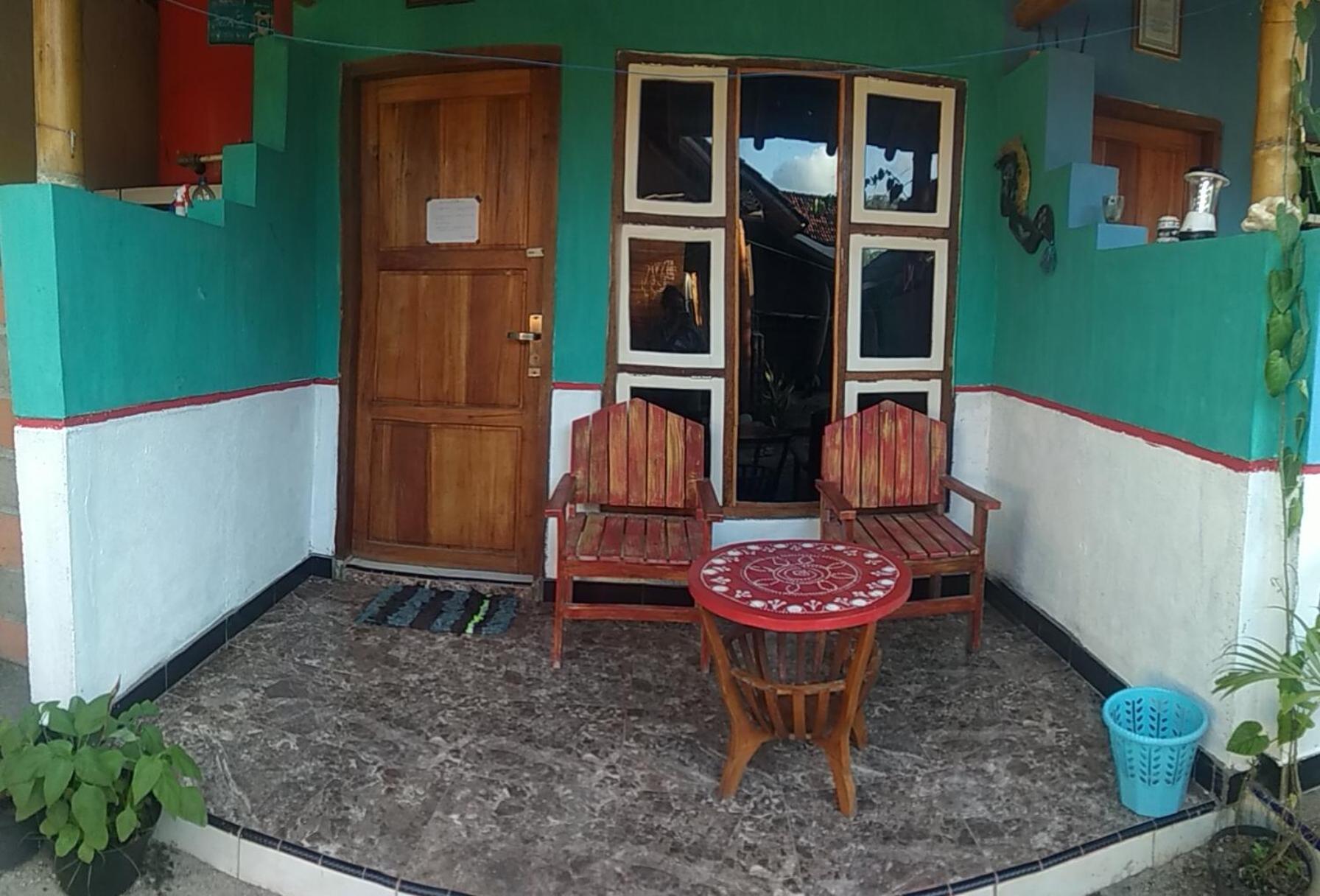 Harry'S Ocean House Watukarung Homestay Kalak Rum bild