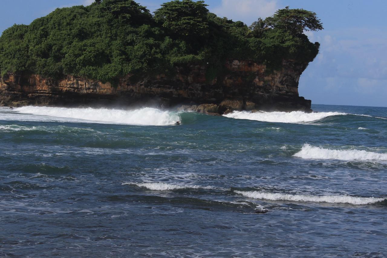 Harry'S Ocean House Watukarung Homestay Kalak Exteriör bild