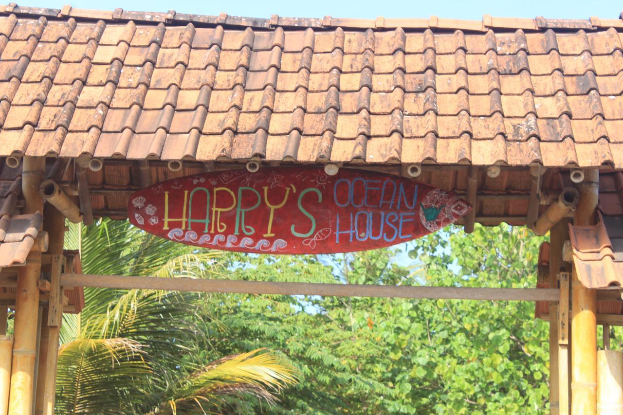 Harry'S Ocean House Watukarung Homestay Kalak Exteriör bild