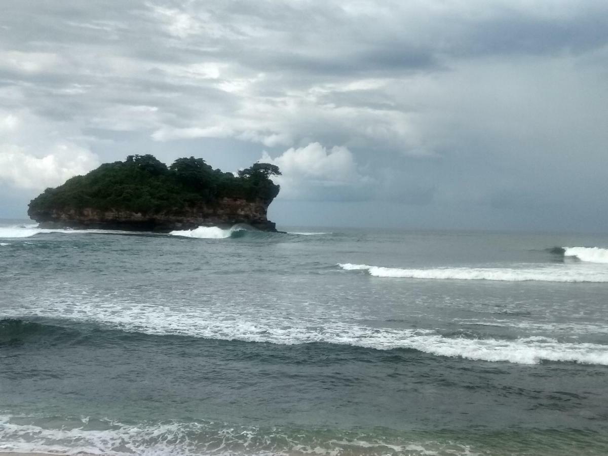 Harry'S Ocean House Watukarung Homestay Kalak Exteriör bild