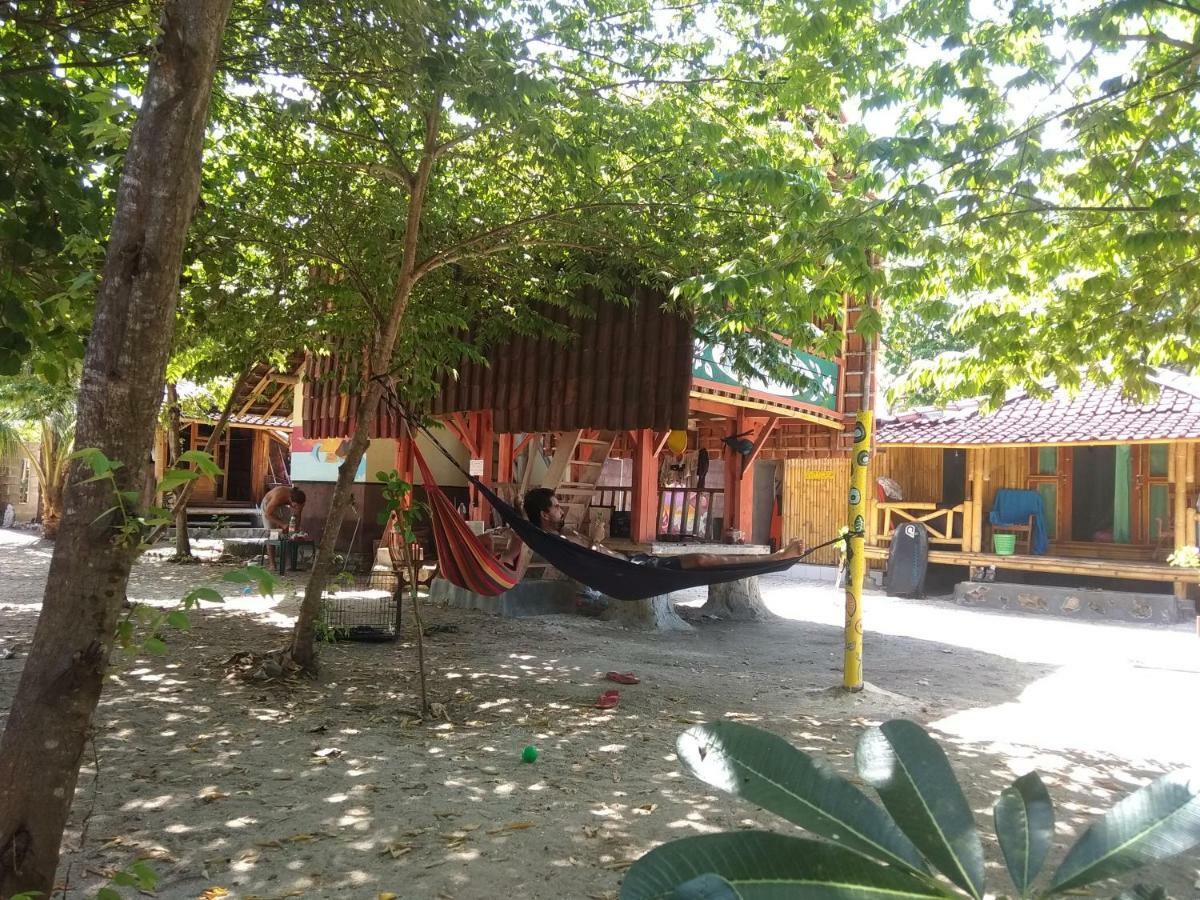 Harry'S Ocean House Watukarung Homestay Kalak Exteriör bild